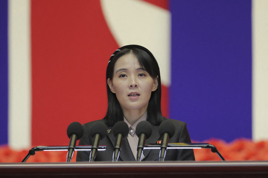 金与正氏は、岸田首相が不特定のチャンネルを使って、金正恩氏と早期に会談したいという立場を伝えたと語った。(AFP)