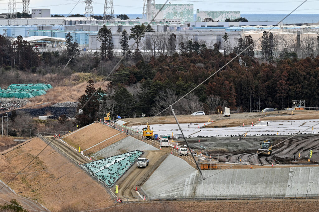 復興庁の発表では、震災後の傷病悪化などによる「災害関連死」は昨年１２月末現在で３８０２人。(AFP)