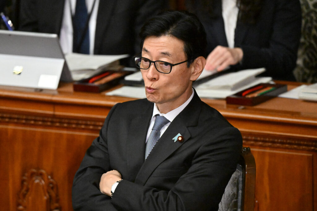 西村氏は冒頭、「国民の政治不信を招いた。安倍派幹部の一人として心よりおわびする」と陳謝した。(AFP)