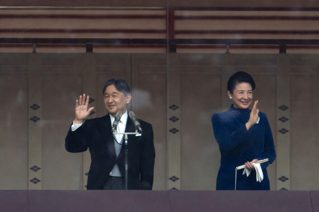 両陛下の英国訪問は2020年に計画されたが、コロナ禍で延期となっていた。国賓として、バッキンガム宮殿での公式行事などに臨む。(AFP)