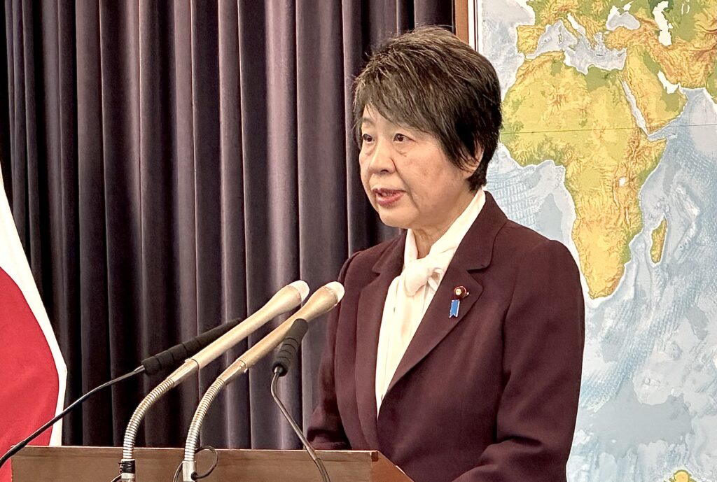 記者会見する上川陽子外相。(ANJ)