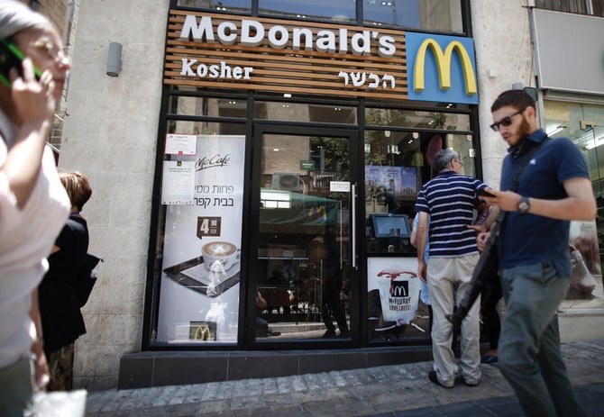 マクドナルドは、イスラエルのフランチャイズ店がイスラエル兵に数千食を無料で提供したことから、ボイコットの対象となった。(AFP＝時事）