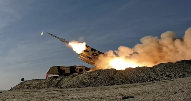 イスラエルは13日、イランのドローンがイスラエルに向けて発射され、防衛システムがそれらを迎撃する態勢を整えたと発表した。(ロイター/写真)