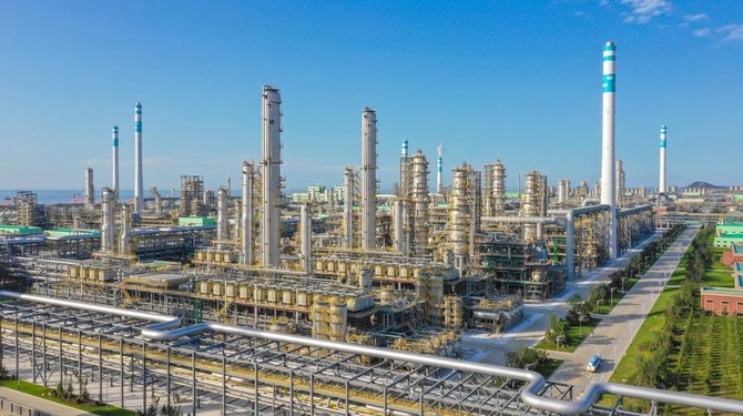 アラムコとHengli Petrochemical Co.は、提案された取引に関する覚書に署名した。この合意は、主要な川下市場でのプレゼンスを高め、液体から化学品へのイニシアチブを強化し、長期的な原油供給契約を確保するというHengli Petrochemicalの戦略をサポートするものである。