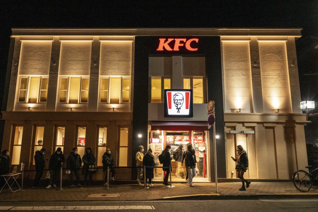 日本ＫＦＣは東証スタンダードに上場しており、時価総額は約１１００億円。 (AFP)