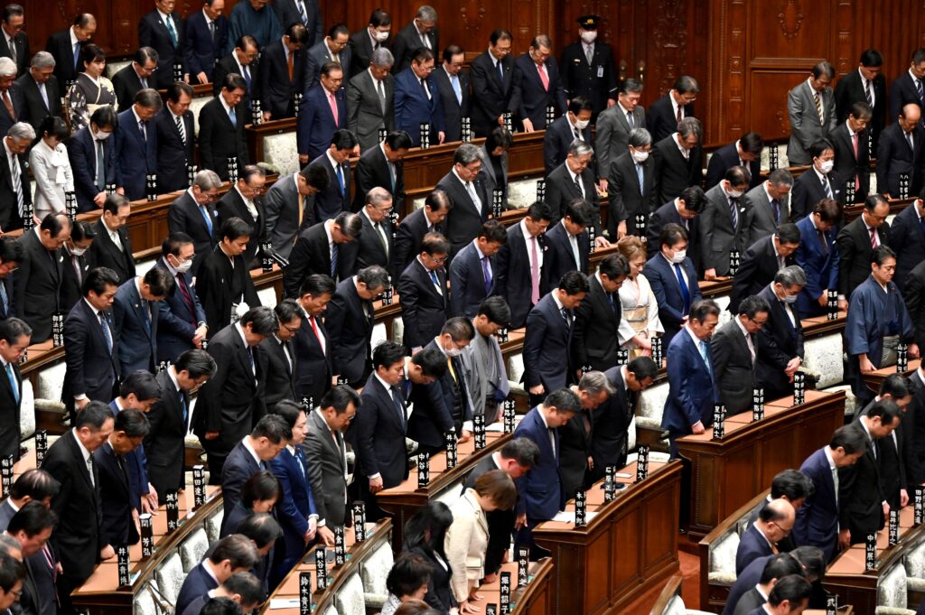 茂木氏は記者団に対し、「わが党は信頼回復に向けた抜本的改革を進めている。補選でも有権者に向き合い、取り組みをしっかり訴えたい」と語った。　(AFP)