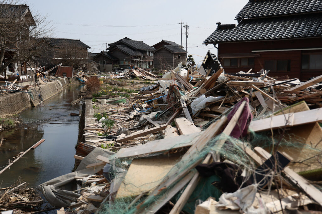 政府は1月の能登地震発生以降、23年度予算の予備費などから3回に分けて、計2767億円を支出した。(AFP)