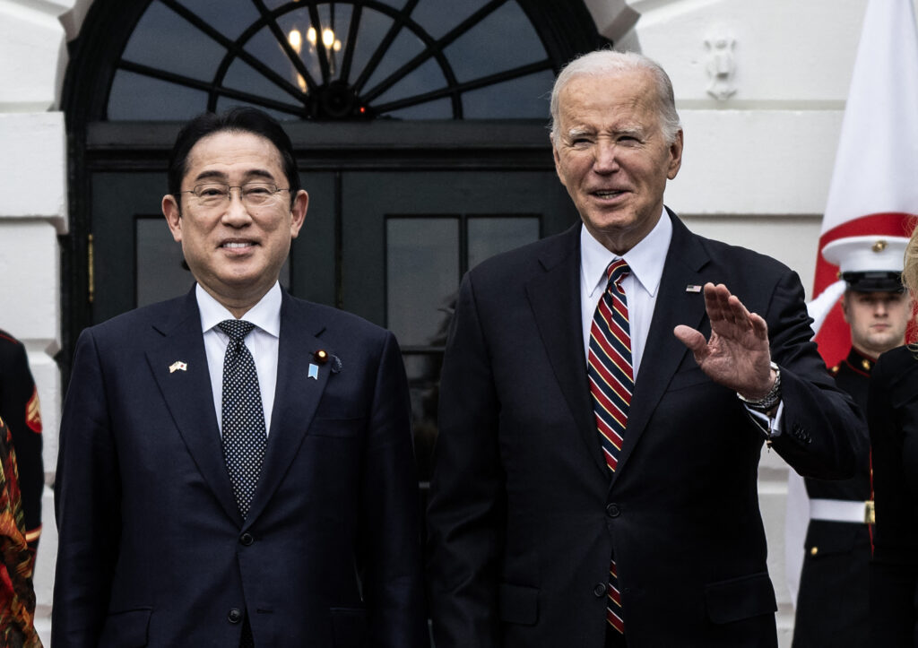 自衛隊と在日米軍の指揮統制の在り方見直しや、防衛装備品の共同開発・生産体制強化で一致。人工知能(AI)や半導体での協力を申し合わせる。(AFP)