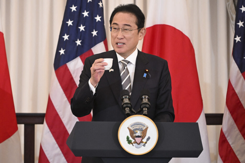 岸田文雄首相は先週の米議会演説で、中国の軍事行動を「前例のない、世界にとって最大の戦略的挑戦」と呼んだ。(AFP)