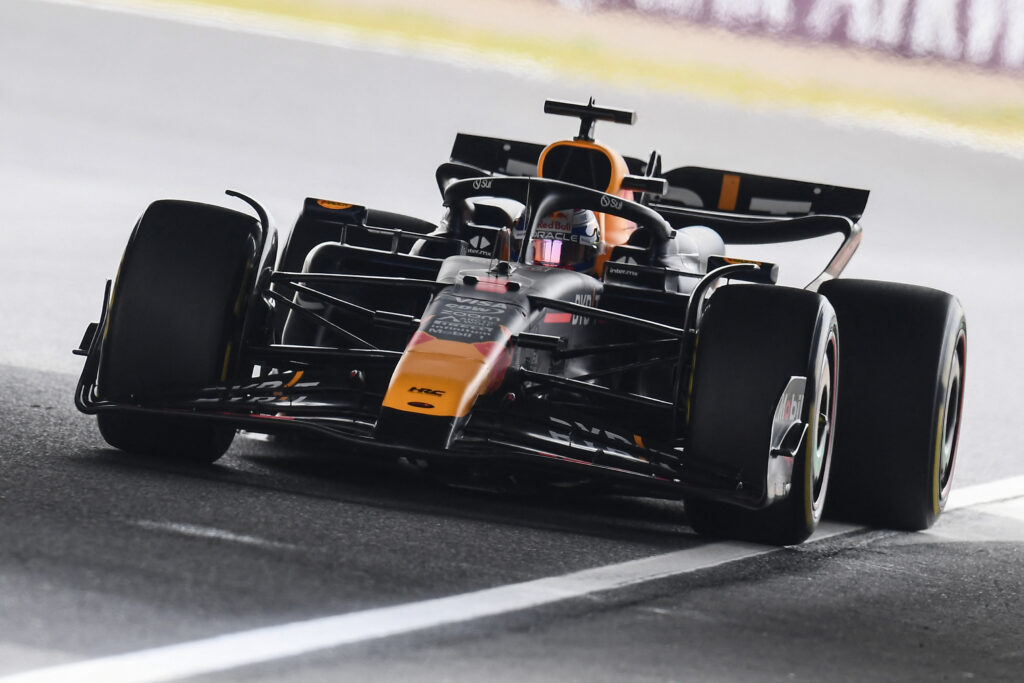 鈴鹿で行われたF1日本GPの練習走行3回目に参加したレッドブルのオランダ人ドライバー、マックス・フェルスタッペン。(AFP)