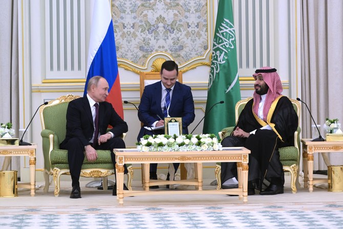 リヤドで会談するロシアのプーチン大統領とサウジのムハンマド・ビン・サルマン皇太子。2023年12月06日（AFP＝時事通信）