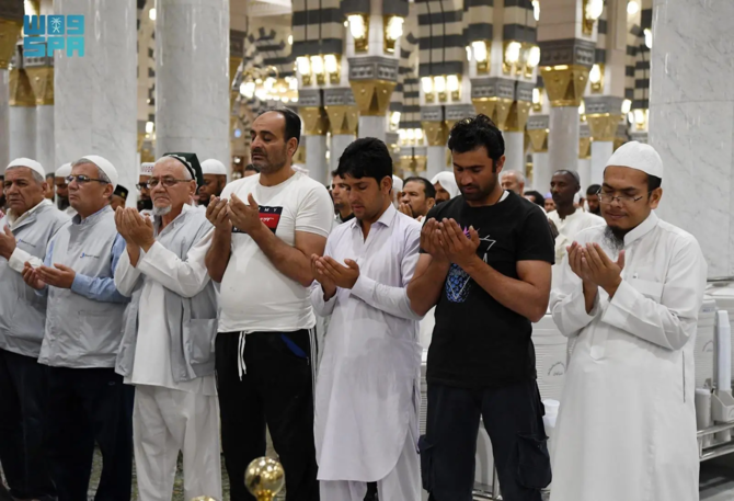 モスク事務局は、総合的なサービスと、観光客や参拝客に快適に過ごしてもらえるよう努力を続けると述べた。(SPA)