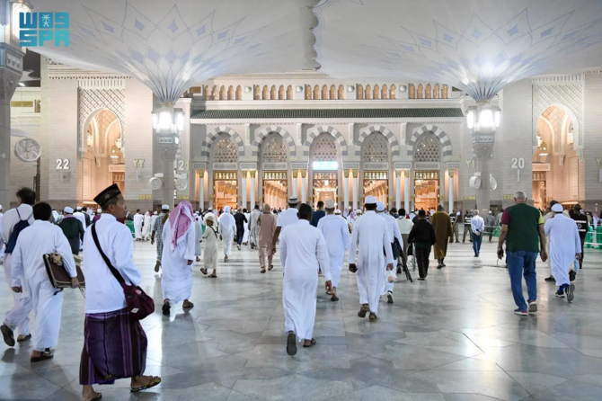 モスク事務局は、総合的なサービスと、観光客や参拝客に快適に過ごしてもらえるよう努力を続けると述べた。(SPA)
