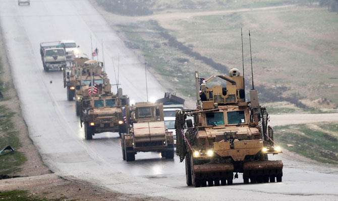 戦争や反乱の最中にアメリカ人が逃げ出すたびに、人間の苦しみや痛みは終わらない(AFP=時事)