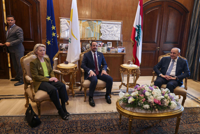 2024年5月2日、ベイルートで欧州委員会のアーシュラ・フォン・デア・ライエン委員長（左）、キプロスのニコス・クリストドゥリデス大統領（右）と会談するレバノンのナビー・ビッリ国会議長（右）。(AFP)