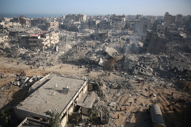 2024年4月1日、イスラエル軍撤退後のガザのアルシファ病院周辺の破壊状況（AFP＝時事）