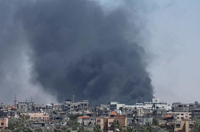 イスラエルとハマスの紛争が続く中、イスラエル軍の空爆で煙が上がる。(ファイル／ロイター）