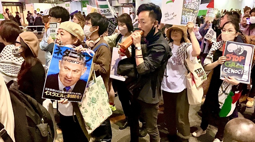 土曜日、パレスチナを支持する大規模なデモ行進が東京都心で行われ、数万人がガザでの大量虐殺を非難した。(ANJ)