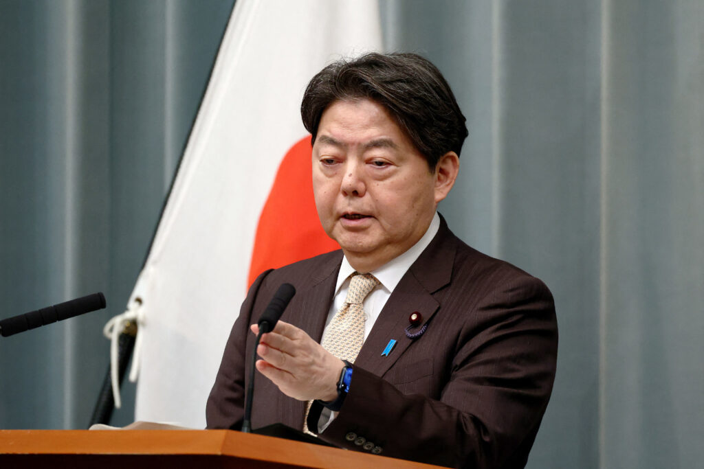林芳正官房長官は定例記者会見で、「日本の政策に対する正しい理解に基づかない発言であり、遺憾であると米国に申し入れた」と述べた。(AFP)