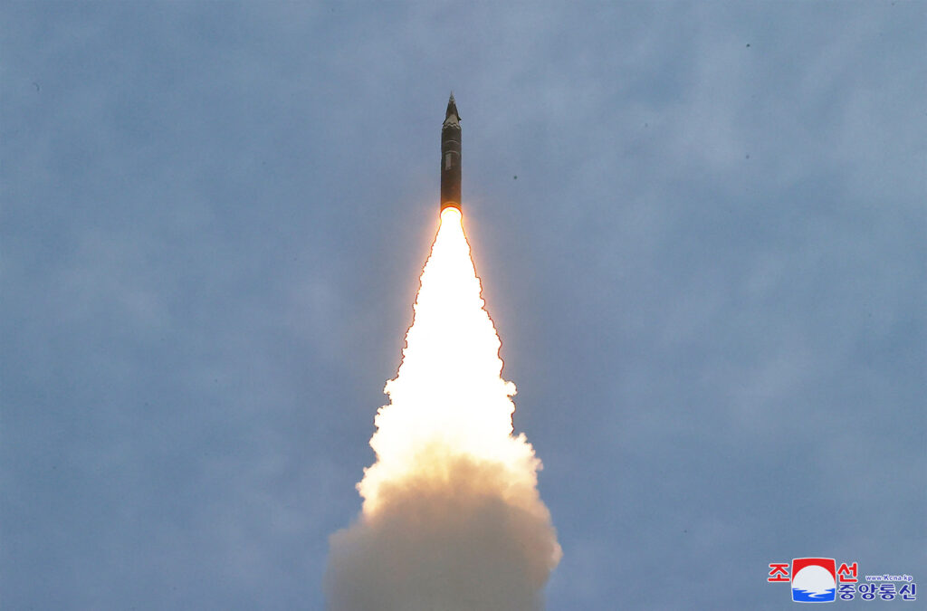 北朝鮮は先に、日曜日の午前0時から6月3日の午前0時までの間に人工衛星を打ち上げる予定であることを日本に通知したと発表した。(AFP)。