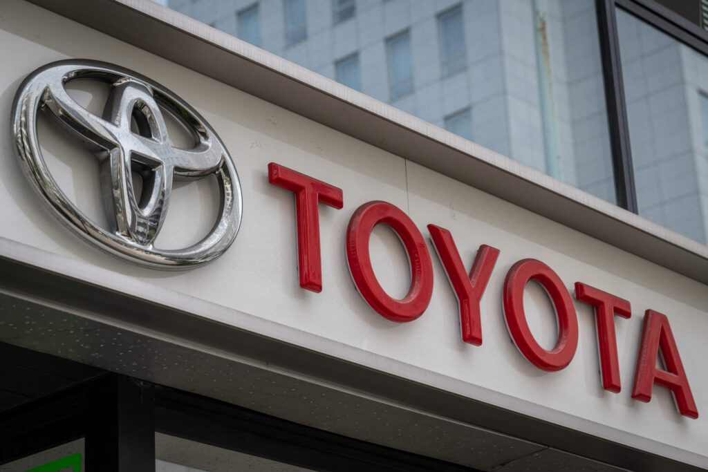 トヨタが過去最高益を記録した2021-22年の年間純利益は2兆8500億円だった。(AFP=時事)