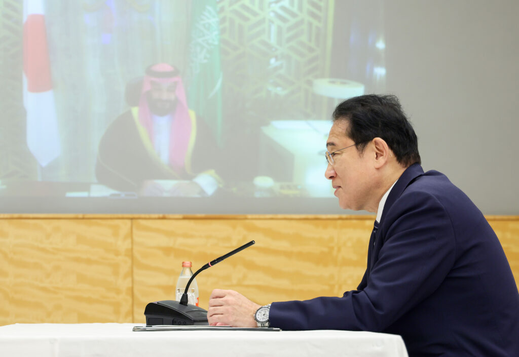 皇太子は、日本との関係をさらに強化するため、できるだけ早く日本を訪問したいとの意向を示した。(MOFA)