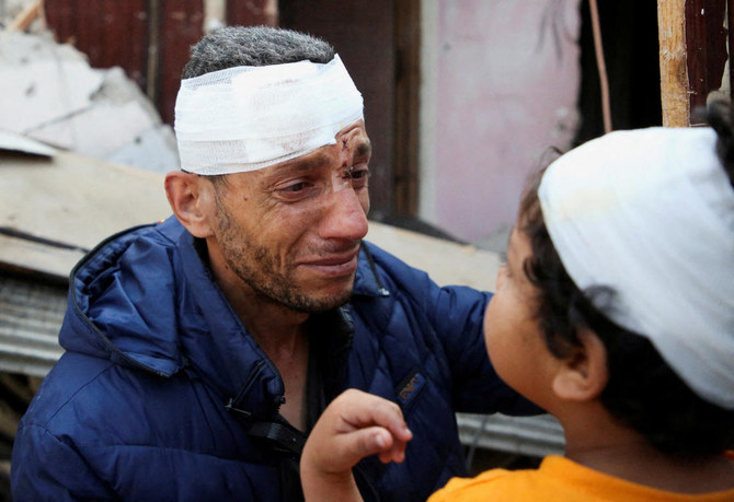 イスラエルによる沿岸部への壊滅的な砲撃により、34,600人以上のパレスチナ人が死亡、数千人が負傷した。(ロイター)