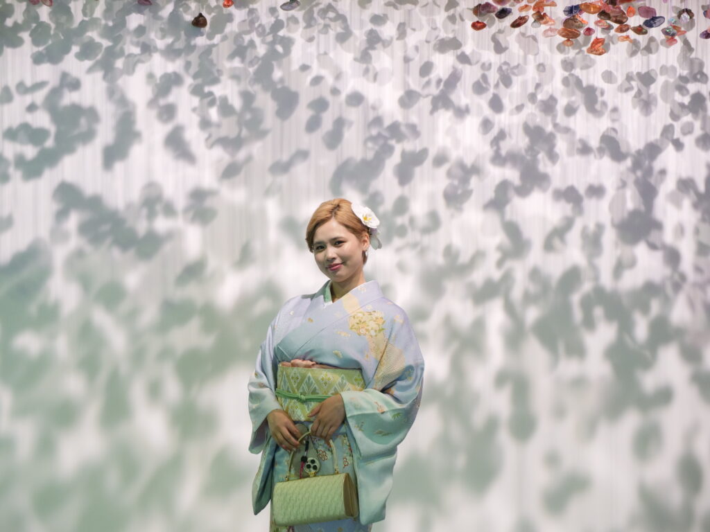 ワールド・アート・ドバイ2024に参加するため、初めてドバイを訪れたアーティスト。(提供)