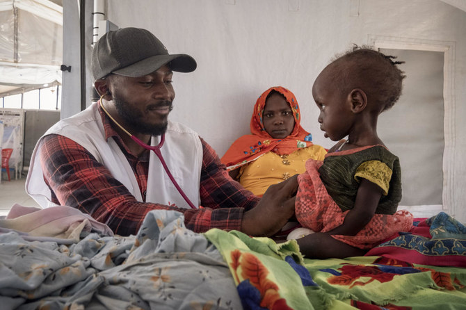 世界食糧計画（WFP）は、雨季を前にしたダルフールの70万人以上に援助を届けることが、「戦闘と果てしない官僚的ハードル」によって妨げられている。(AP)