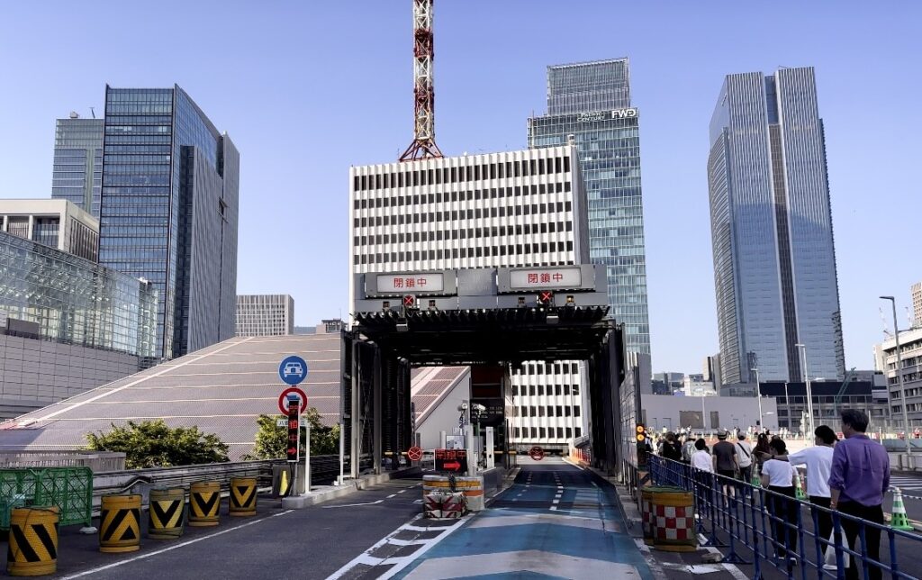 東京都は、5月6日までのゴールデンウィーク期間中、15,000人を対象に東京の高架高速道路を歩く機会を提供する。 (ANJ)