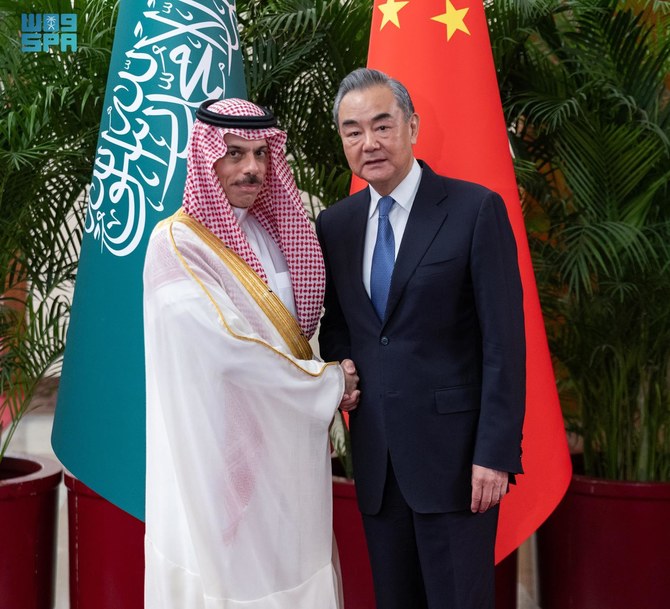 サウジアラビアのファイサル・ビン・ファルハーン外相は、北京を公式訪問中の中国の王毅外相と会談した。(SPA)