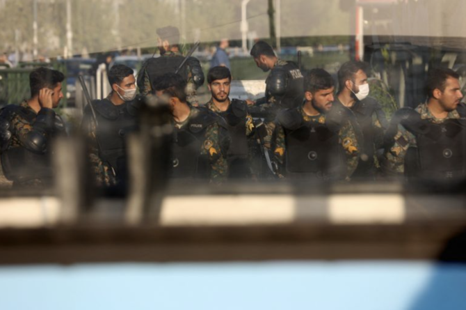 イラン当局は、南西部クゼスターン州の「悪魔崇拝者ネットワーク集会」を襲撃し、35人を逮捕したと地元メディアが土曜日に報じた（ロイター/ファイル）。