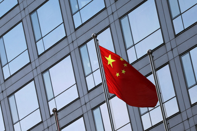 2024年2月8日、中国・北京の金融街にある中国証券監督管理委員会（CSRC）ビルの外ではためく中国国旗。(ロイター）