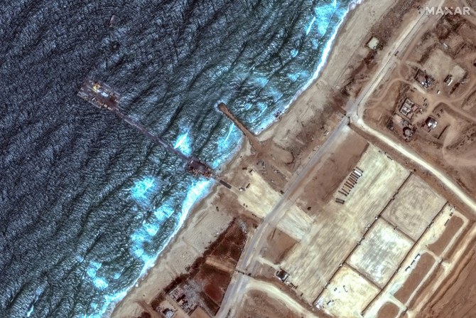 2024年5月26日、米国がガザ沿岸に建設したトライデント桟橋を示すマクサール・テクノロジーズ提供の配布衛星画像(AFP=時事)