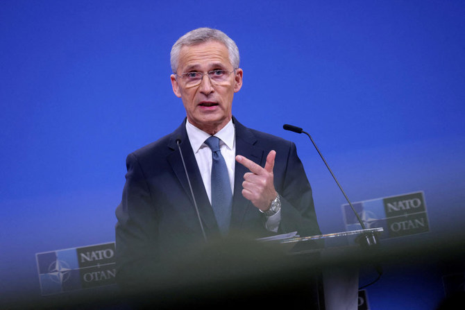NATOのイェンス・ストルテンベルグ事務総長はイギリスのテレグラフ紙に対し、NATO加盟国はロシアと中国の脅威の高まりに直面し、より多くの核兵器を配備し、保管庫から取り出して待機させることについて協議していると述べた。(ロイター/写真）