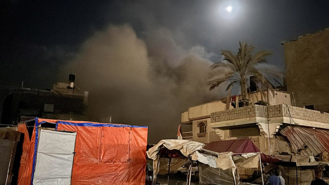 ガザ地区南部のハーン・ユーニスで、イスラエルとハマスが対立する中、イスラエル軍の空爆で煙が上がる（2024年6月20日）。(REUTERS)
