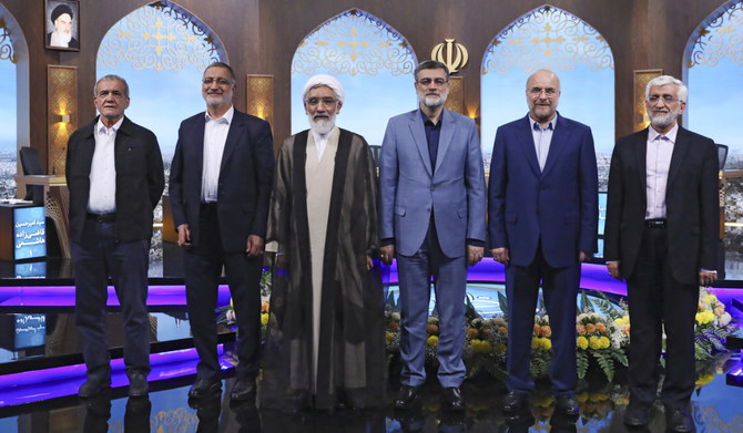 イラン国営テレビIRIBが公開した写真で、左から6月28日投票の大統領候補者たち: マスード・ペゼシュキアン、アリレザ・ザカニ、モスタファ・プルモハンマディ、アミルホセイン・ガジザデ・ハシェミ、モハマド・バゲル・カリバーフ、サイード・ジャリリの各候補は、2024年6月25日火曜日、イラン・テヘランのテレビスタジオで討論会終了後、記念撮影に応じた。(AP)