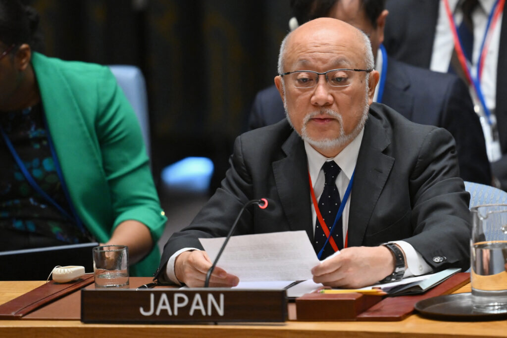 政府は、日本の取り組みを説明し、他の参加者と状況について意見交換するため、6月11日に上村氏を会議に派遣する。(AFP)