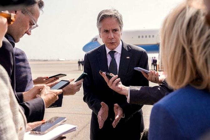 エジプト大統領との会談後、記者会見するブリンケン米国務長官（2024年6月10日、カイロ空港にて）。ブリンケン米国務長官は、イスラエルとハマスの間で待望されていたガザ停戦を推進するための地域歴訪の始まりにエジプトに到着した。(AFP＝時事）