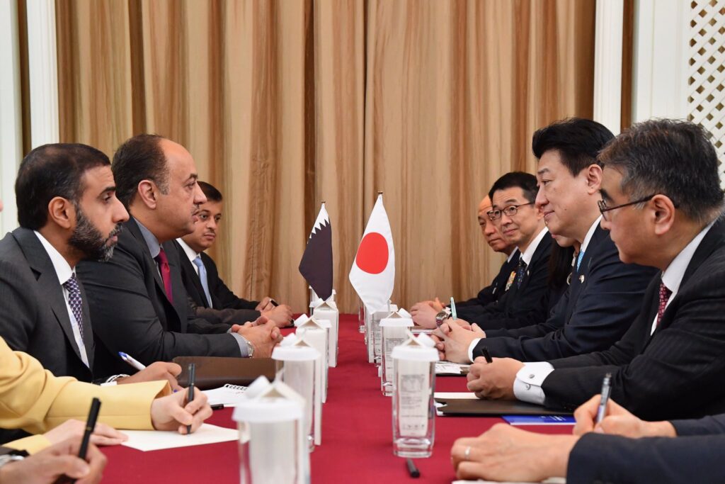両首脳は、シンガポールで開催された第21回国際戦略研究所(IISS)シャングリラ対話で会談した。(防衛省)