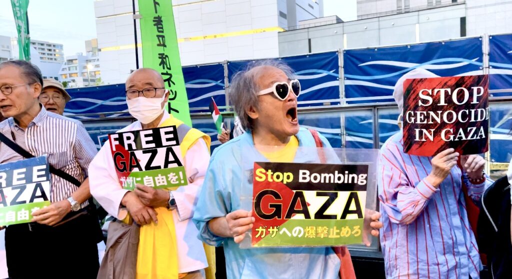 東京のみならず、全国の大学キャンパスでも毎週、反戦デモが行われている。(ANJ)