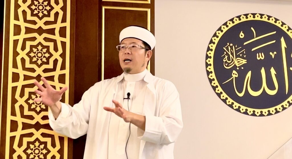 雰囲気は温かく、思いやりと友情、家族の敬虔さに満ちており、祝祭はすべてのムスリムが祈りの最後に抱き合って互いにイード・ムバラクを願った。(ANJ)