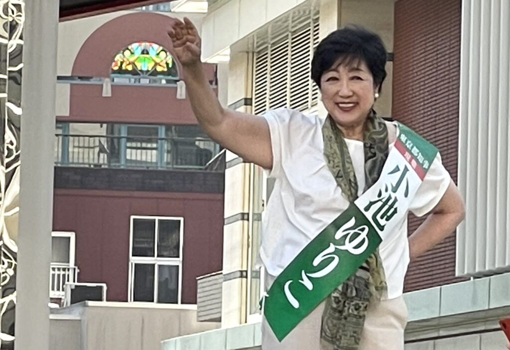 ベテラン政治家である小池氏は、今回の都知事選で23区初となる街頭演説を都北東部の足立区・北千住駅前で行った。(ANJ)