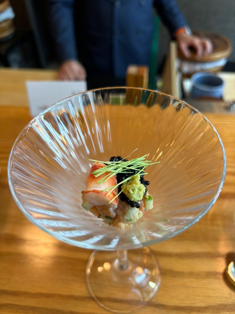 TakaHisaのシェフたちは、独学で寿司を学んだことで有名なSushi Jinの木村泉美氏と手を組んだ。 (ANJ)
