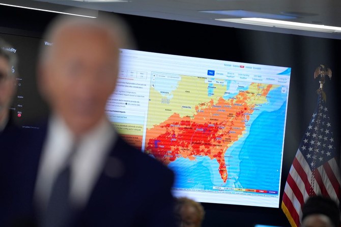 2024年7月2日(火)、ワシントンのワシントンDC緊急オペレーションセンターを訪れたジョー・バイデン大統領と米国の地図。(AP写真)