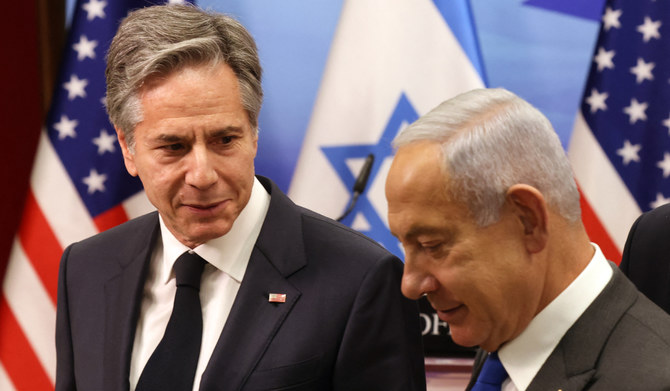 共同記者会見に臨むアントニー・ブリンケン米国務長官（左）とベンヤミン・ネタニヤフ・イスラエル首相。(AFP＝時事）