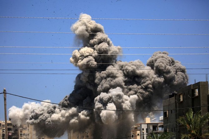 ヌセイラット難民キャンプとブレイジ難民キャンプを襲った3回の空爆について、パレスチナの救急隊が語った。(AFP通信)