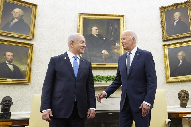  ホワイトハウスの大統領執務室で、イスラエルのベンヤミン・ネタニヤフ首相（左）と会談するジョー・バイデン大統領（右）。(AP)