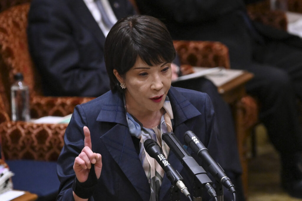 高市氏は2021年の前回総裁選に出馬。初挑戦ながら安倍氏の全面的な後押しを得て、1回目投票の国会議員票では4候補中2位の114票を獲得した。(AFP)