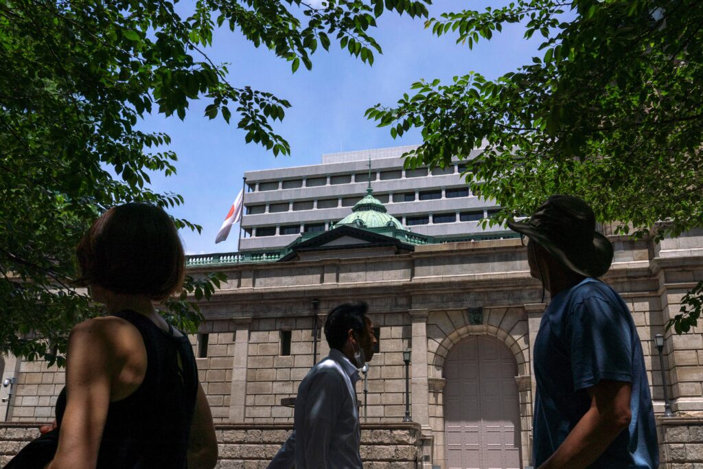 1年前と比べて物価がどの程度変化したかを聞いたところ、回答の平均値はプラス15.7%と、前回のプラス14.2%から上昇。(AFP)